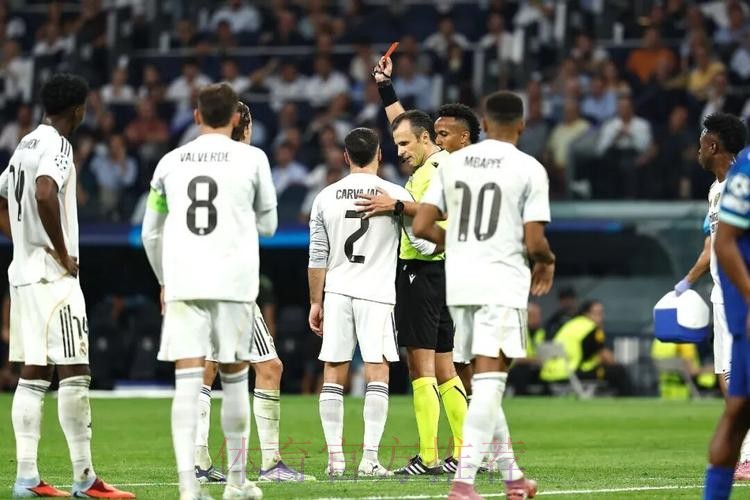 贝林厄姆效仿维尼修斯 说服阿诺德加盟皇马 贝林厄姆效仿维尼修斯 说服阿诺德加盟皇马